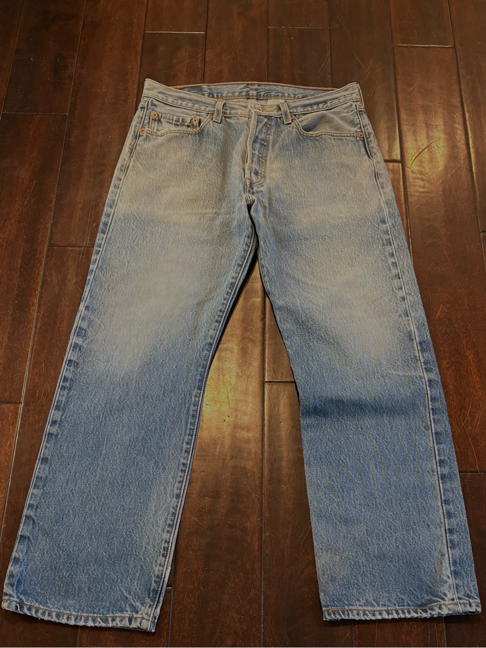 Vintage Y2K Levi’s 501 Light/Med Wash Button-Fly Blue Jeans